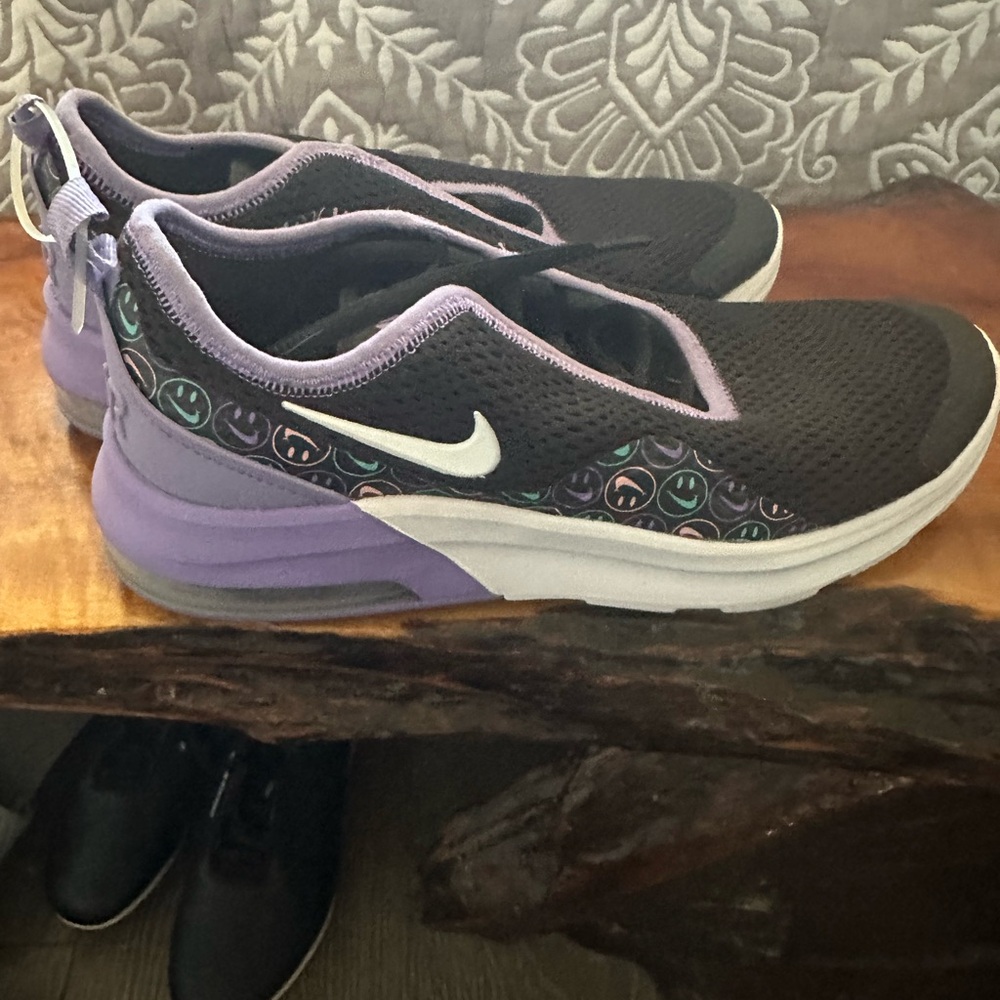 Nike Kids Sneakers Black and Purple - Picture 5 of 5